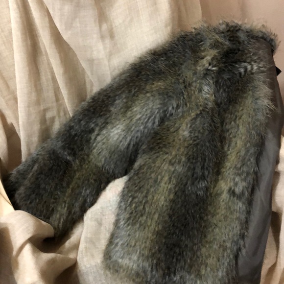 Cute little H&M Fur - Picture 4 of 5